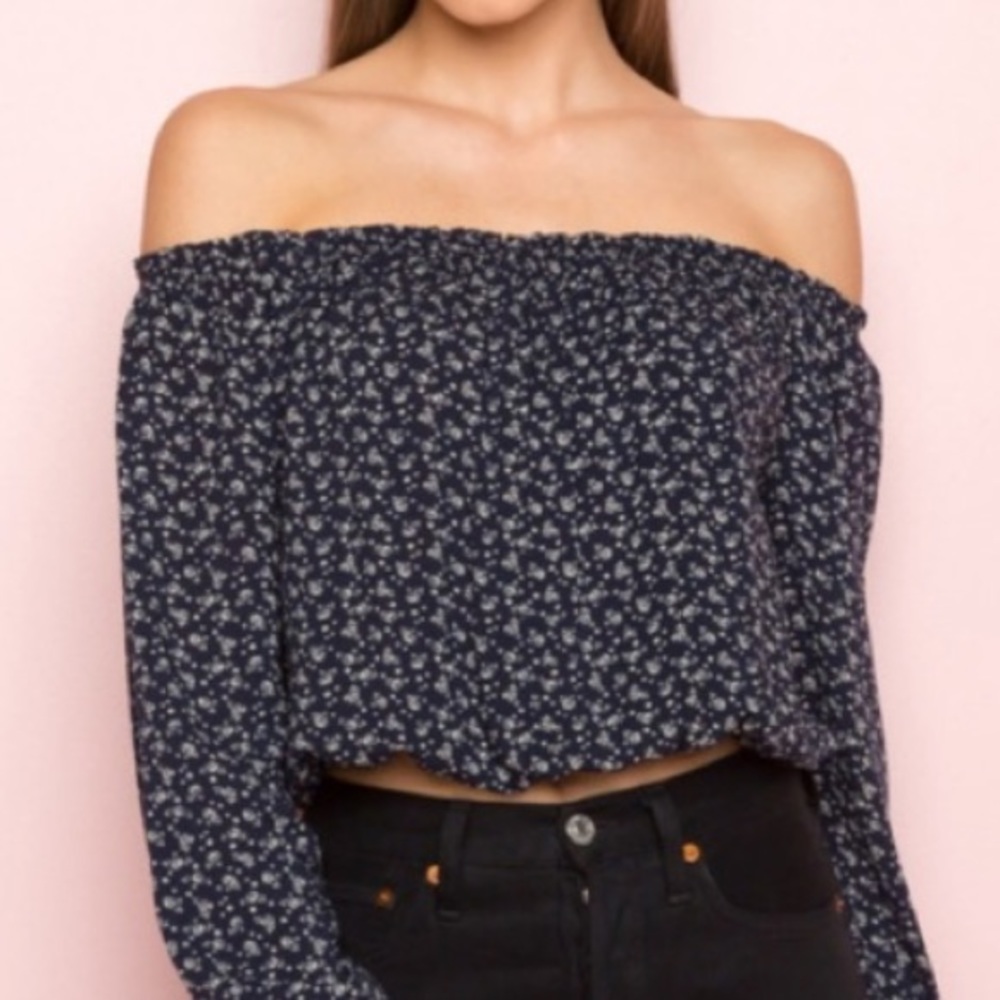 Brandy Melville black floral crop 🖤✨